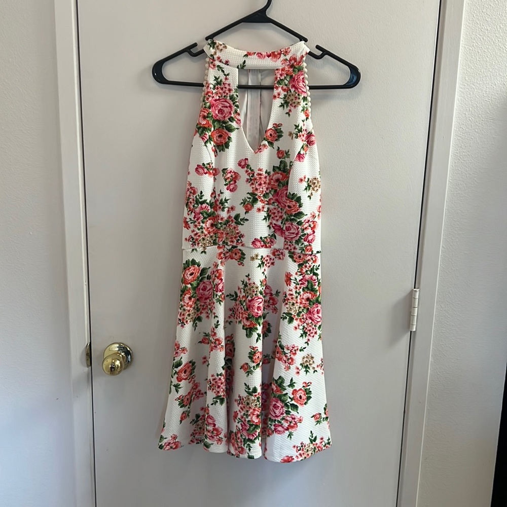 Pink Floral Dress with Open Chest, High Neck and Lace Detailing Size 5